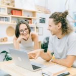 Warum Sie KI-Slogan-Generatoren statt Suchmaschinen oder Werbeagenturen nutzen sollten